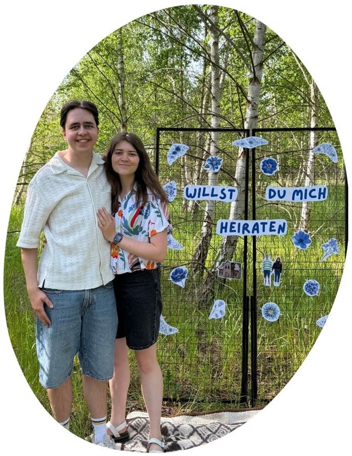 Sonja und Max direkt nach dem Heiratsantrag, 2026
